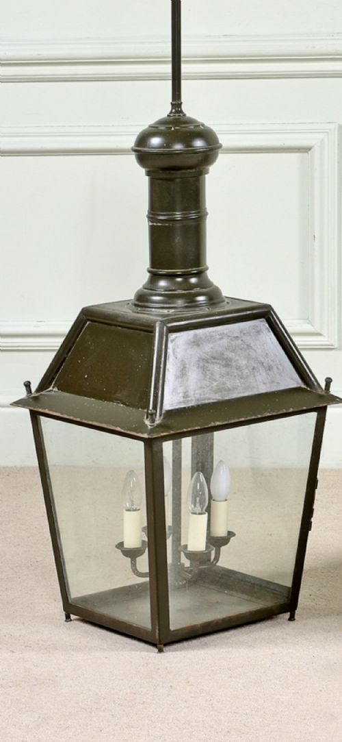 A LARGE PAIR OF COUNTRY HOUSE COACHING LANTERNS - ADDITIONAL PHOTO 1