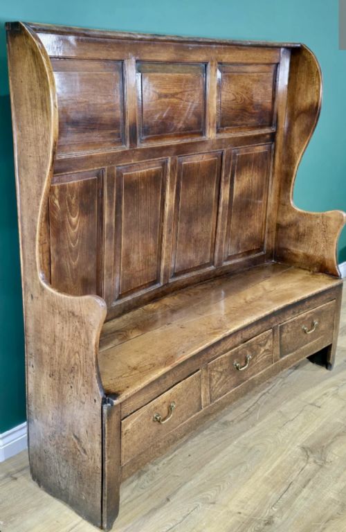 IMPRESSIVE EARLY 18TH CENTURY OAK PANELLED WINGBACK CONCAVE BARREL SETTLE - ADDITIONAL PHOTO 2
