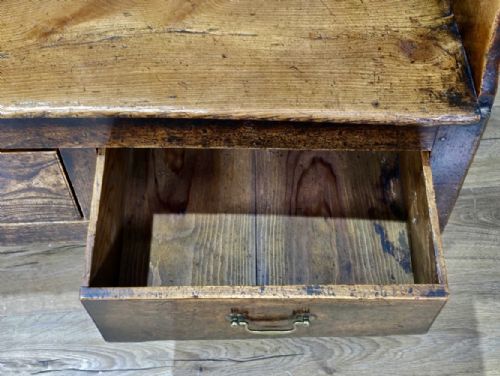 IMPRESSIVE EARLY 18TH CENTURY OAK PANELLED WINGBACK CONCAVE BARREL SETTLE - ADDITIONAL PHOTO 4
