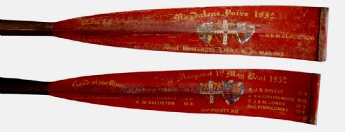 GOOD PAIR OF CAMBRIDGE UNIVERSITY PRESENTATION OARS