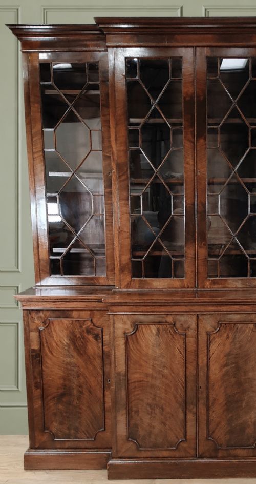 19TH CENTURY FIGURED MAHOGANY BREAKFRONT BOOKCASE - ADDITIONAL PHOTO 2
