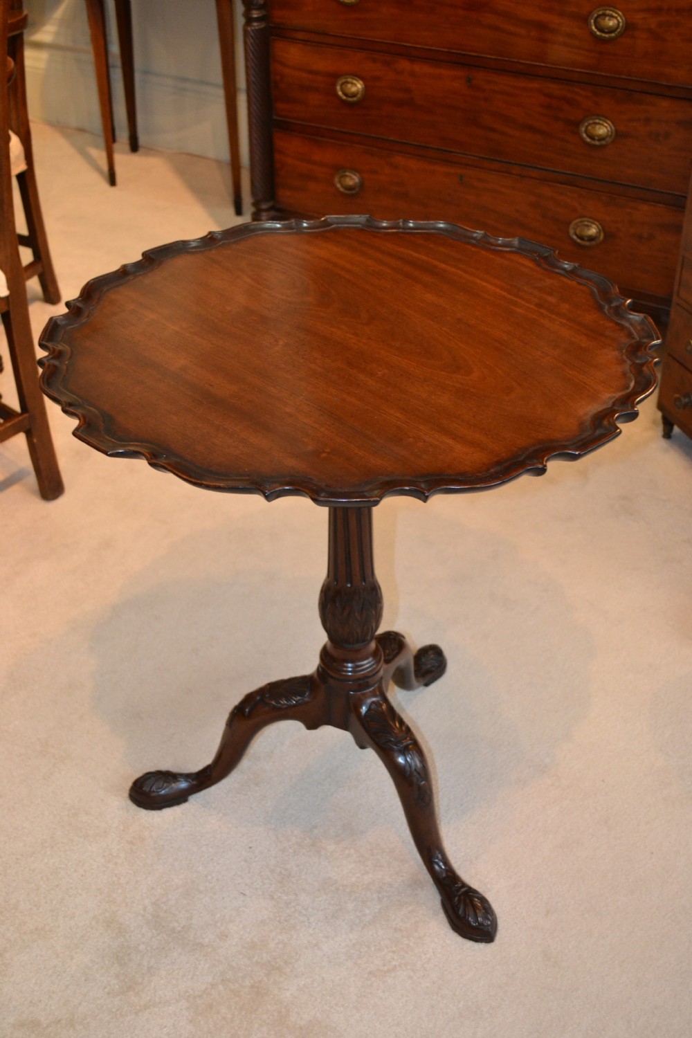 A superb chippendale period finely carved piecrust occasional / wine table in excellent condition.