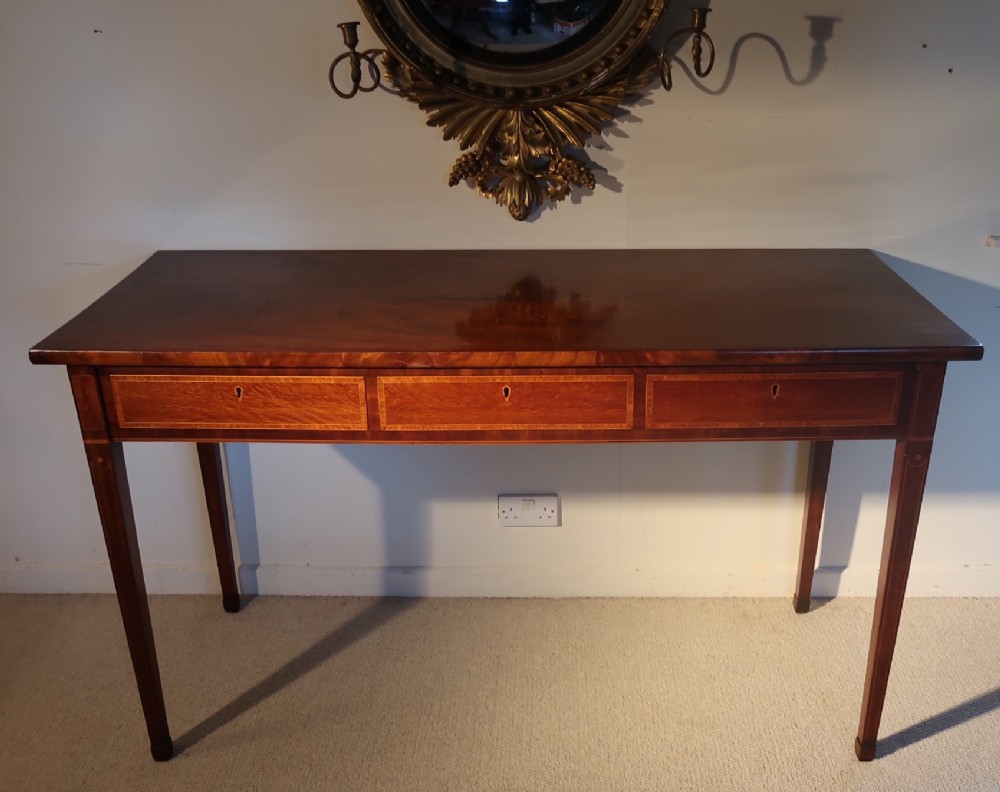 Fine 18th Century George III Sheraton serving table in excellent condition