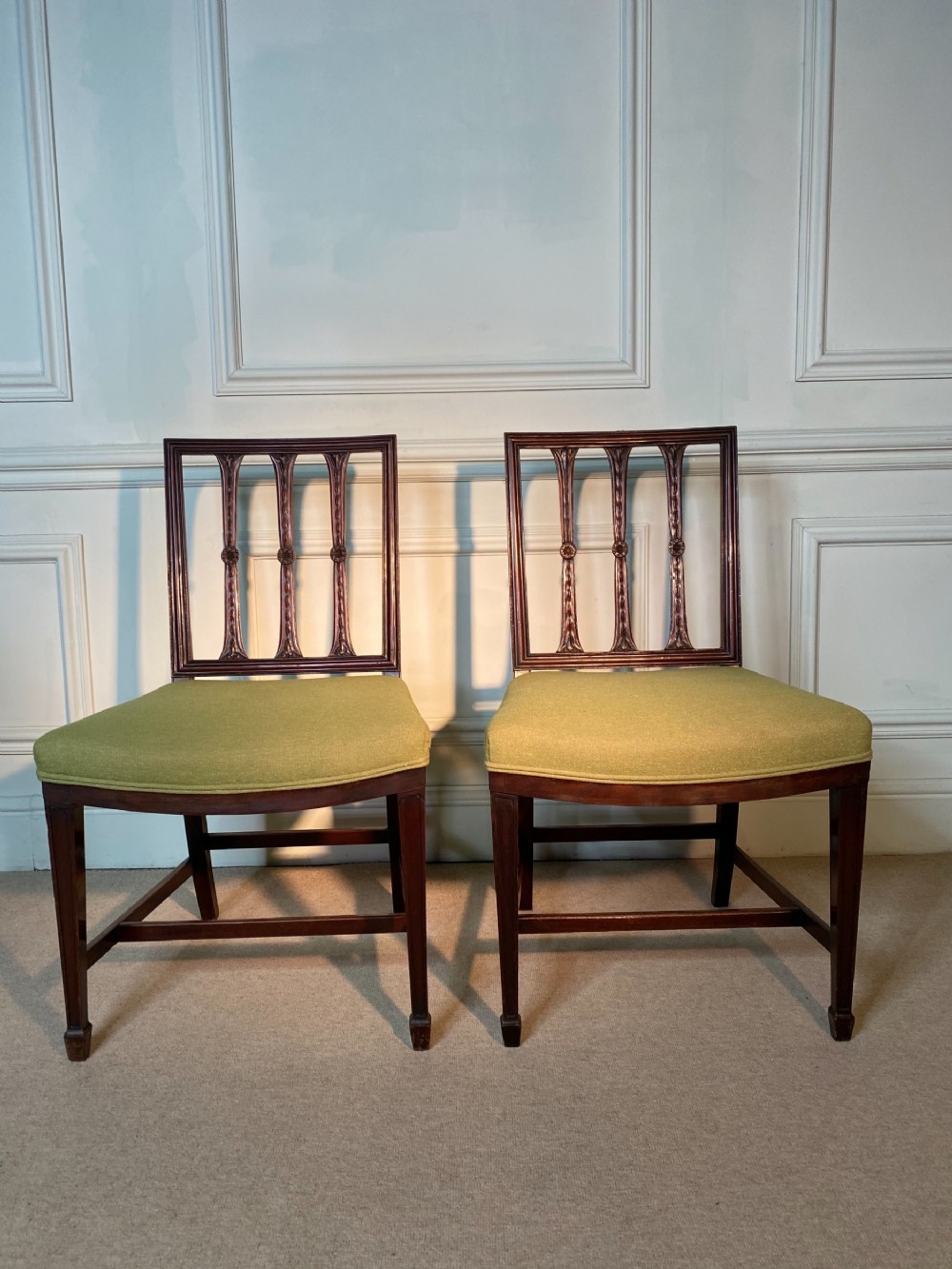 Set of 12 Hepplewhite Style dining chairs