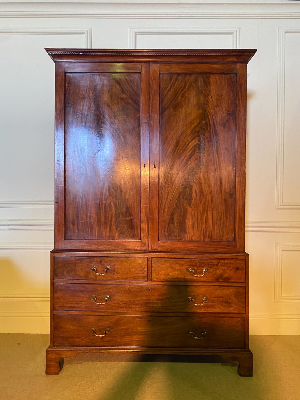  Georgian mahogany Linen press View II