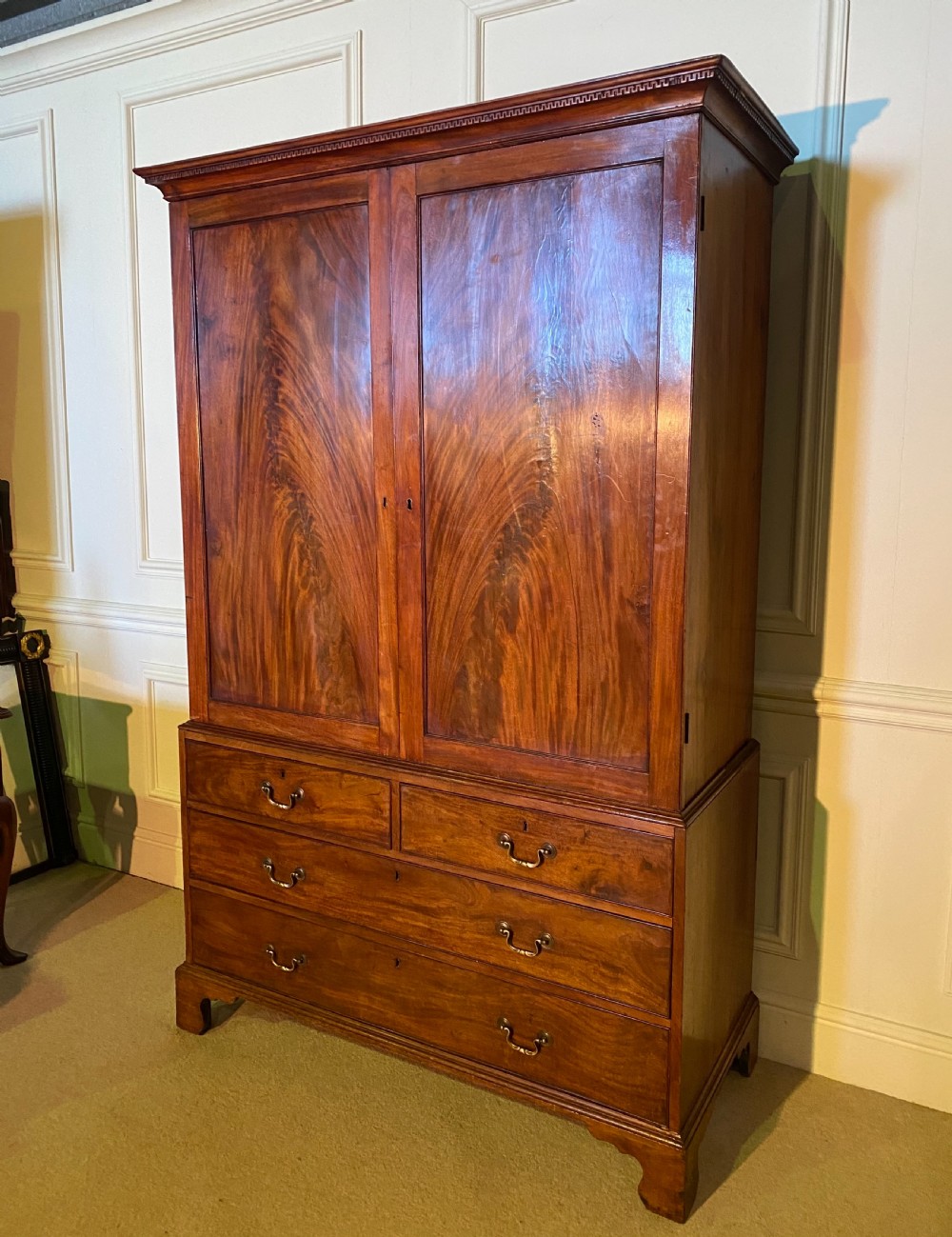  Georgian mahogany Linen press View III