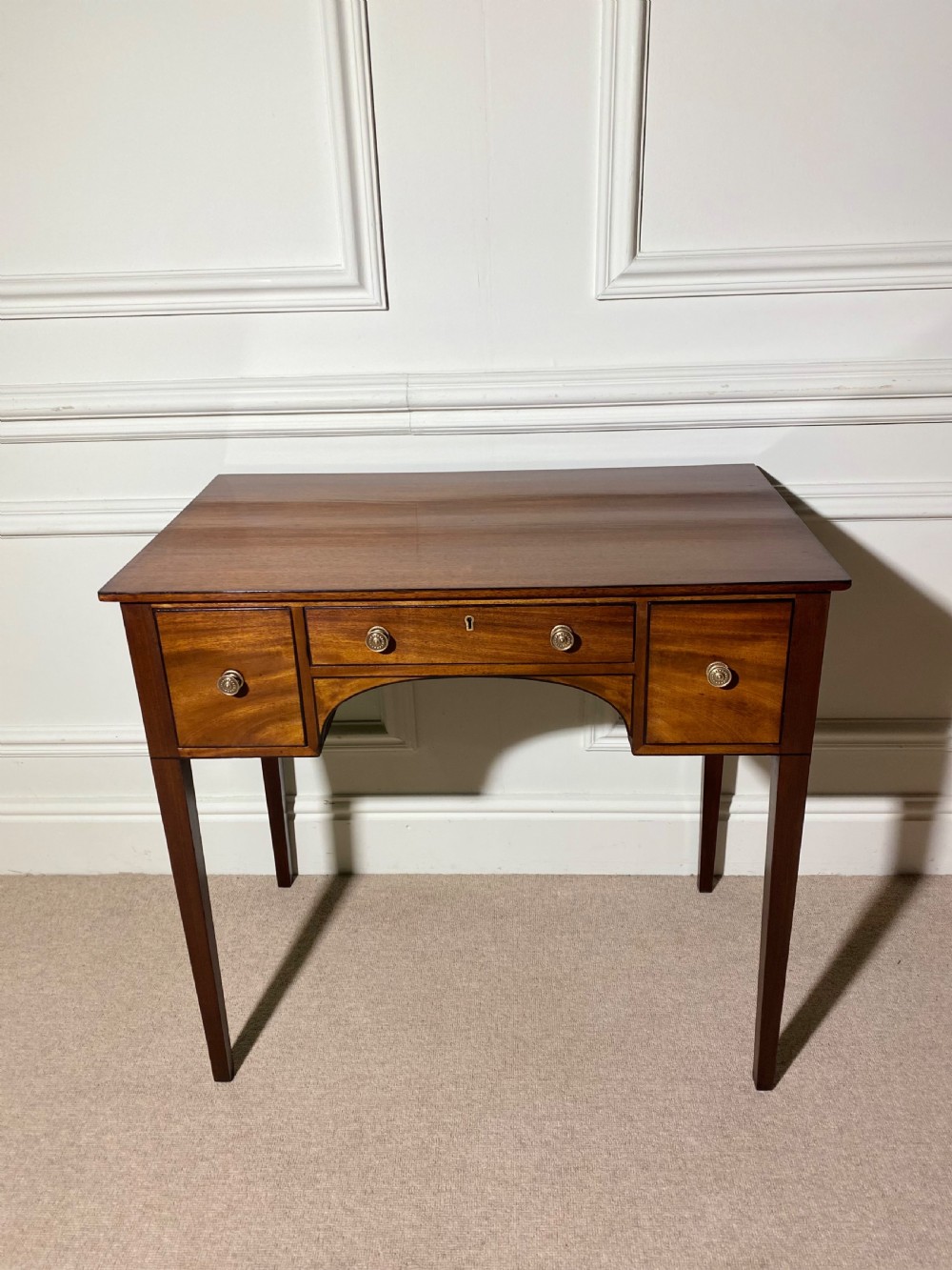 Lovely quality George III dressing table