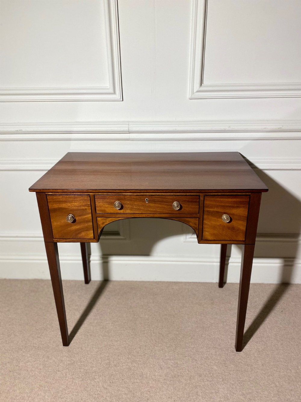 Lovely quality George III dressing table View II