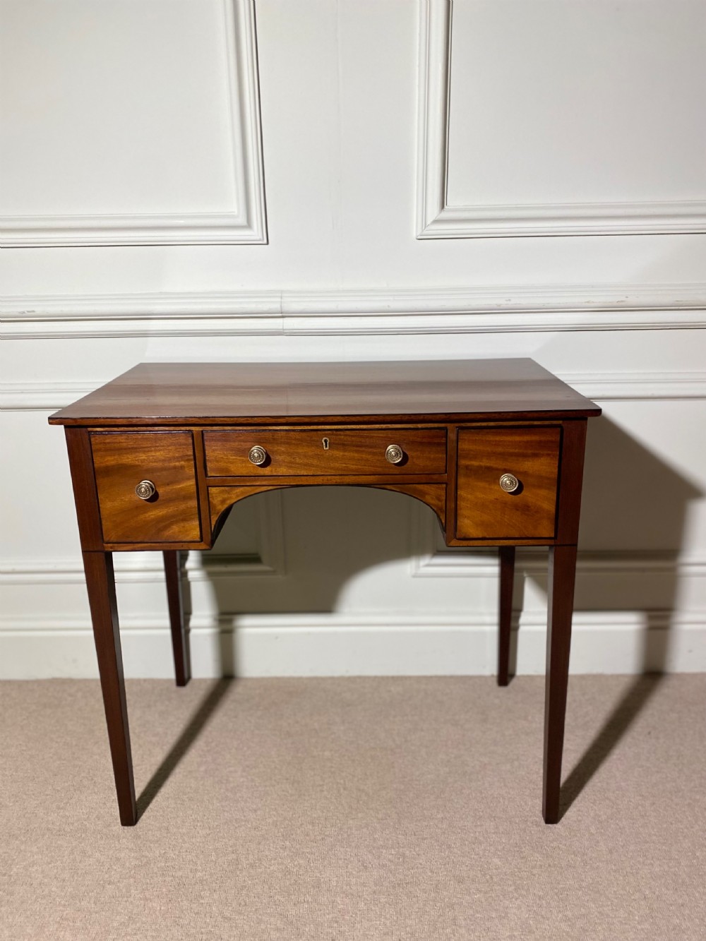 Lovely quality George III dressing table View V