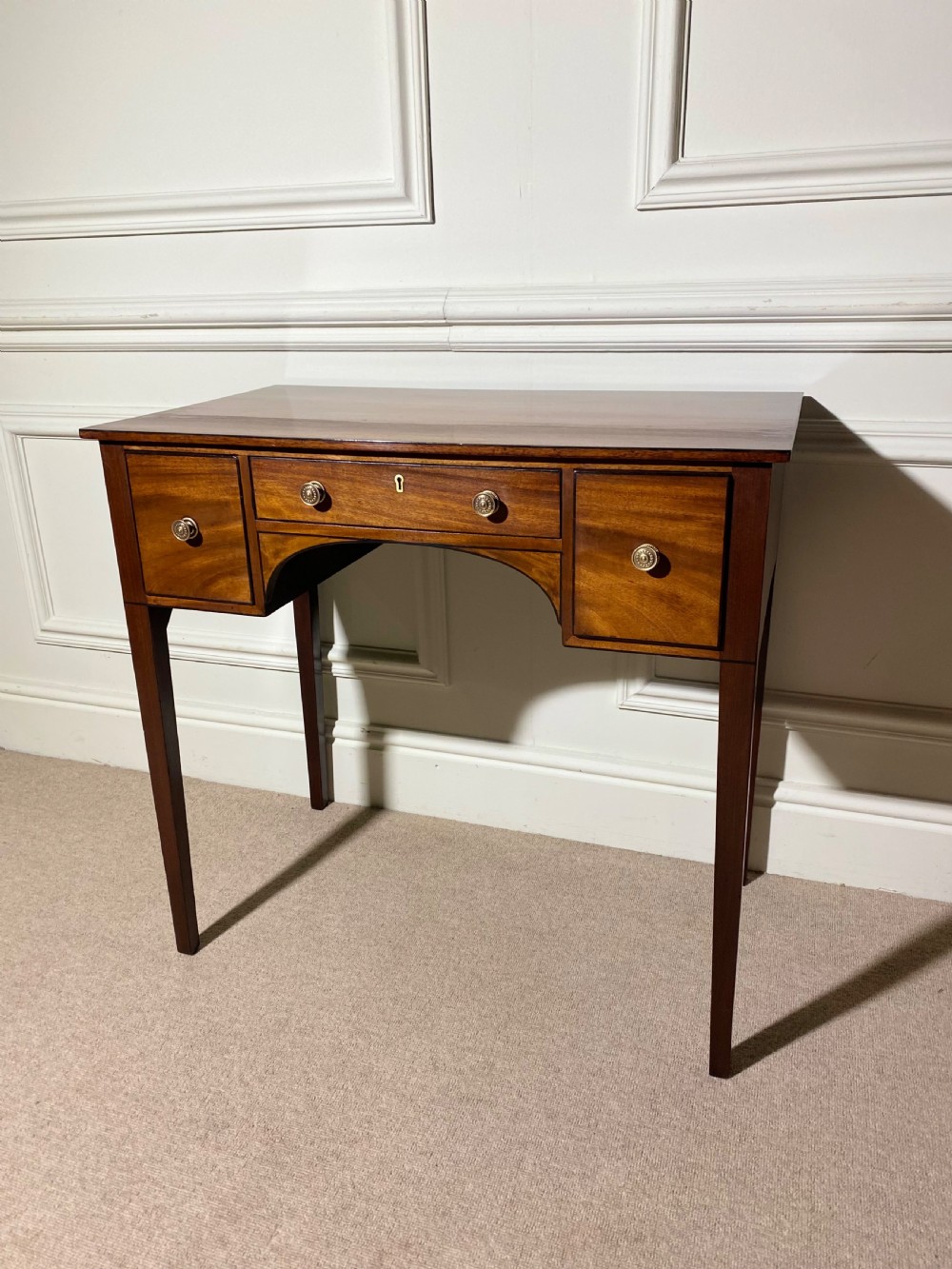 Lovely quality George III dressing table View VI