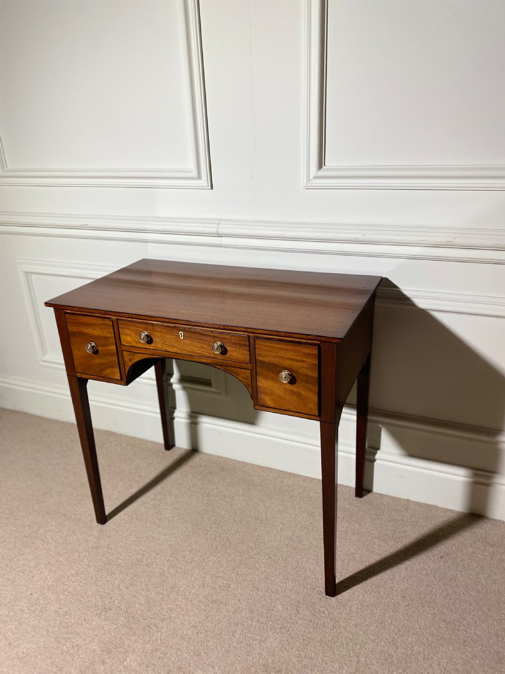 Lovely quality George III dressing table View VII