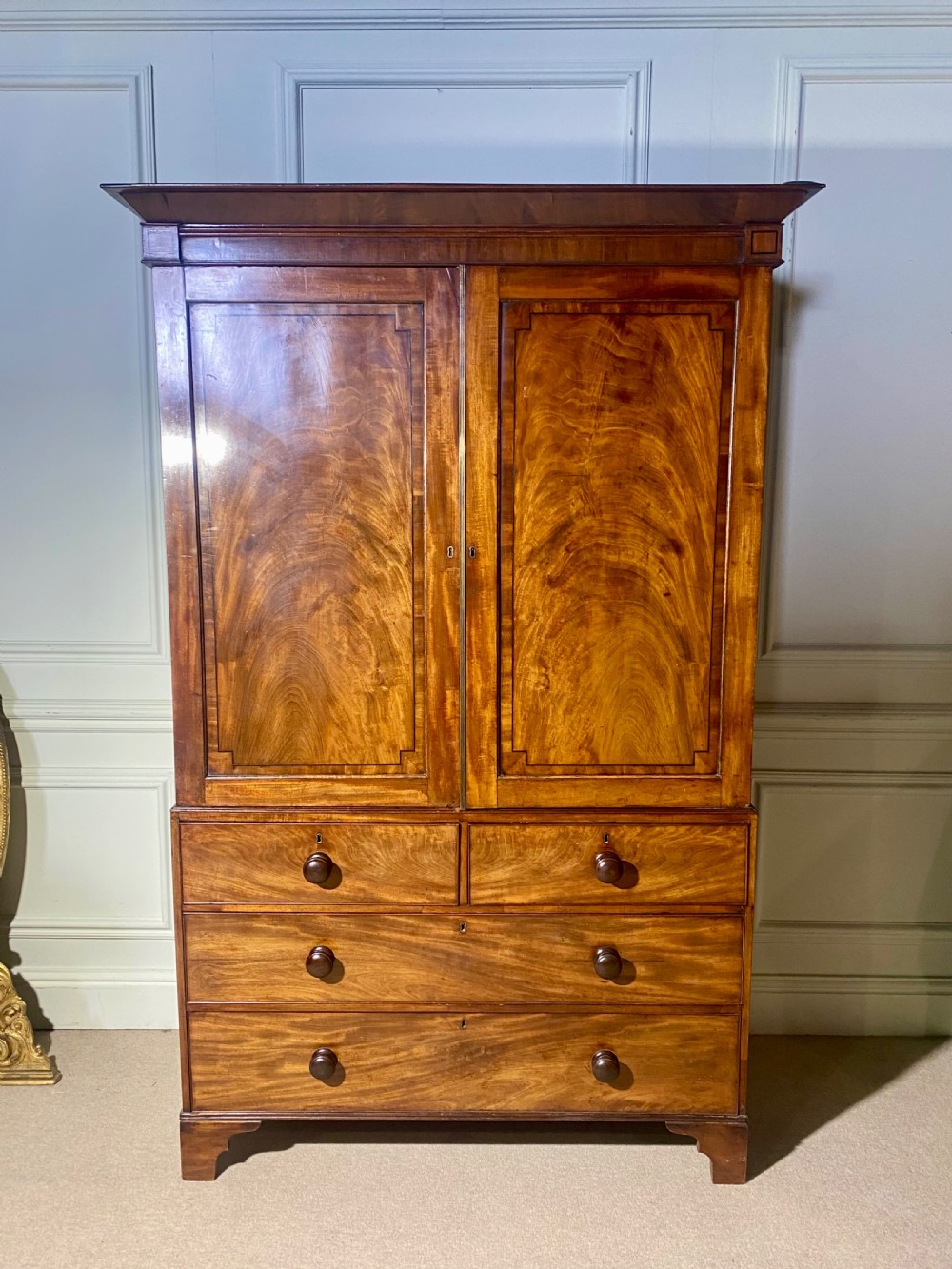 Lovely Quality Georgian Linen Press / wardrobe