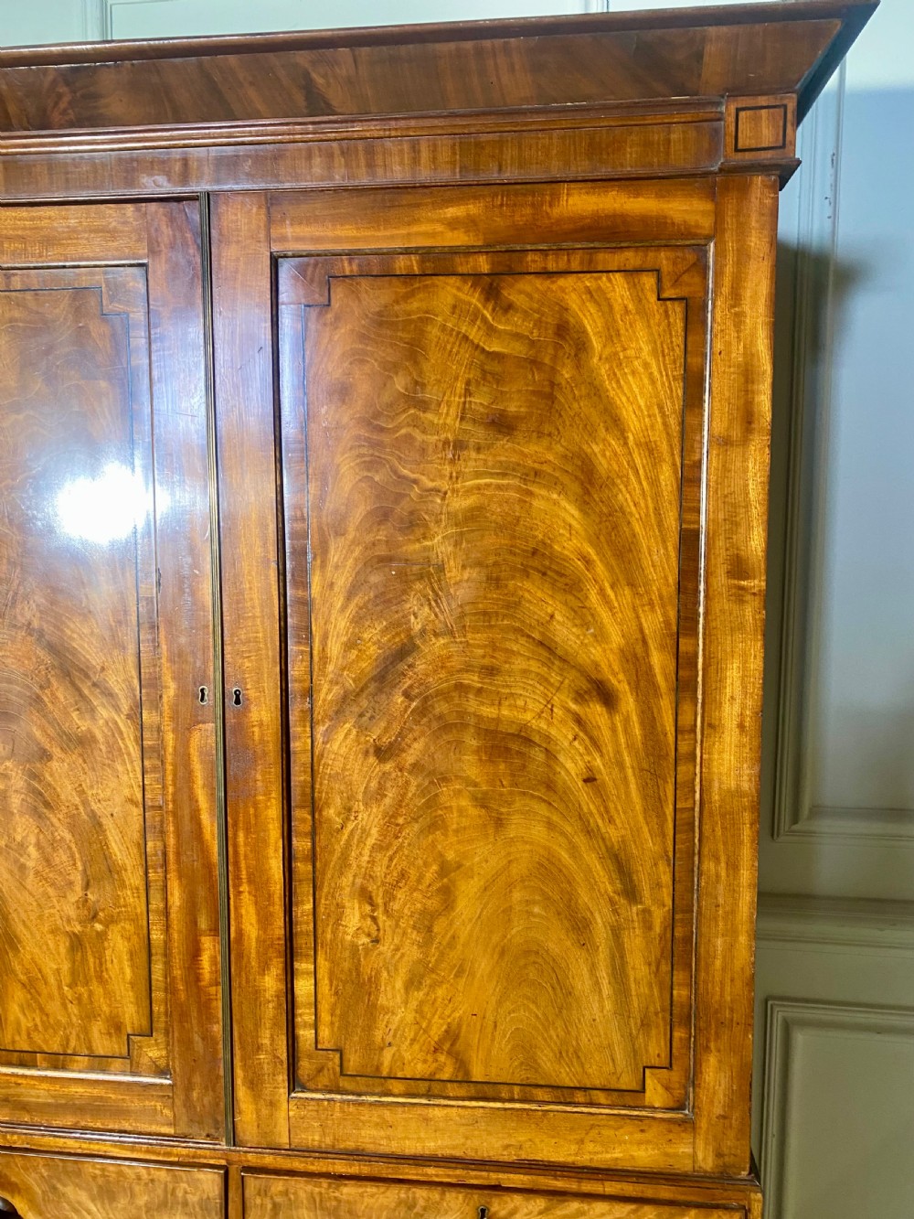 Lovely Quality Georgian Linen Press / wardrobe View V
