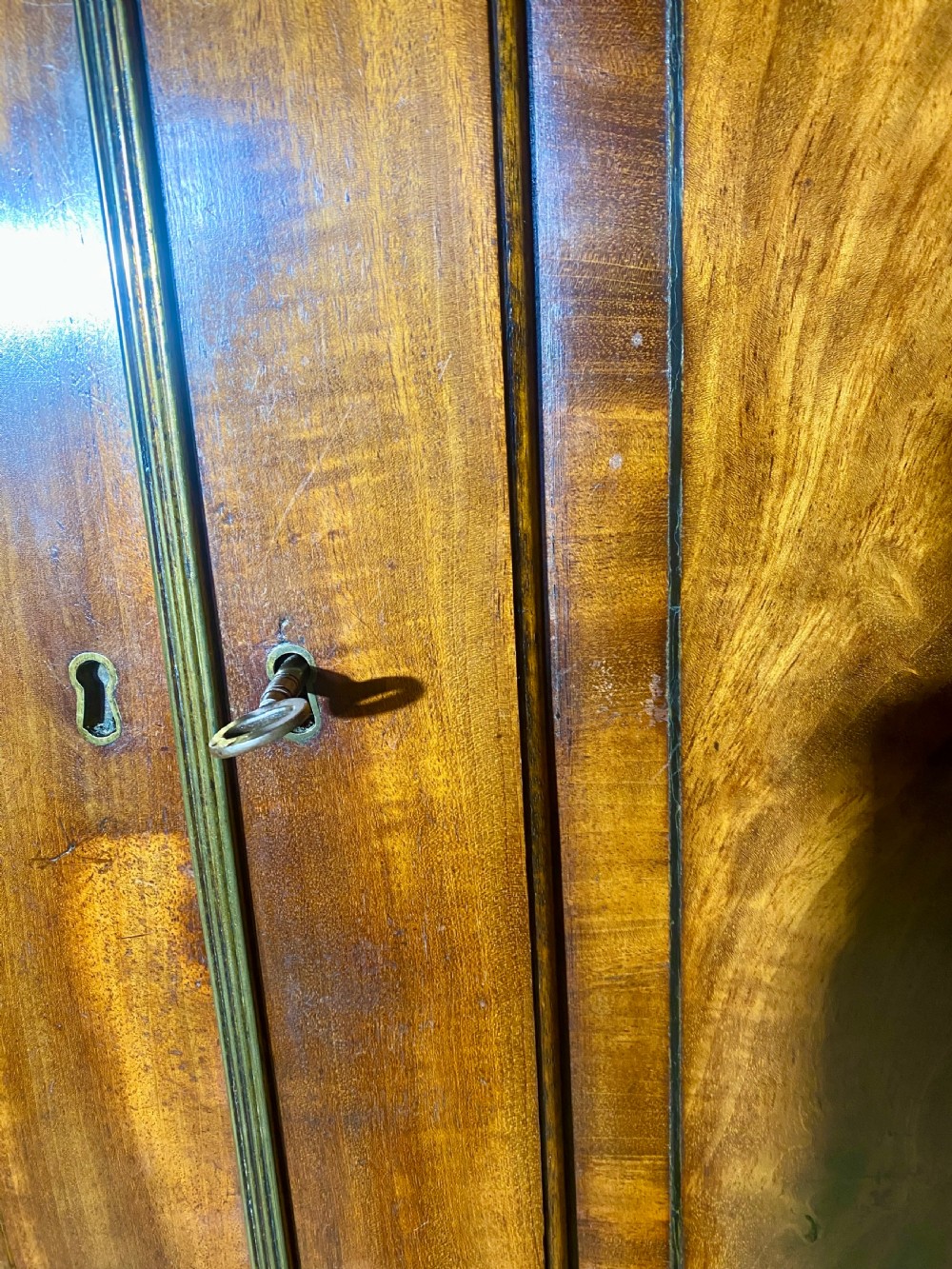 Lovely Quality Georgian Linen Press / wardrobe View XII