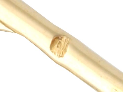 fig 6. An Art Deco gold bar brooch featuring five natural pearls framed within a diamond-set intertwined ribbon setting.