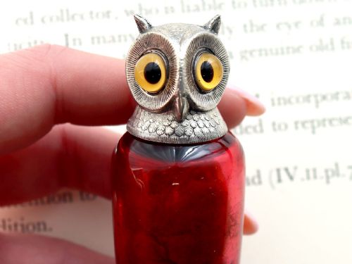 ANTIQUE VICTORIAN STERLING SILVER AND GLASS OWL SCENT BOTTLE 1889 - ADDITIONAL PHOTO 3