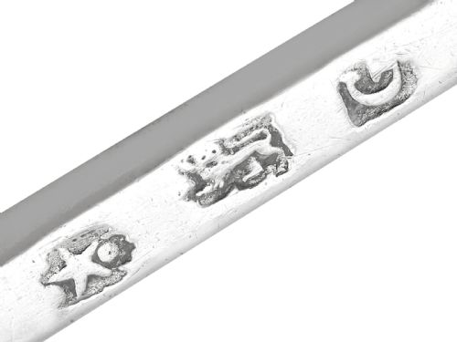 fig 5. An Elizabethan sterling silver seal-top spoon featuring a fig-shaped bowl, a hexagonal stem, and a moulded baluster finial.