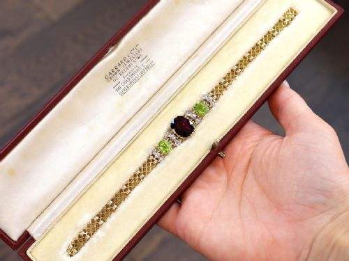 ANTIQUE 517CT GARNET 310CT PERIDOT AND 049CT DIAMOND 15CT YELLOW GOLD BRACELET CIRCA 1910 - ADDITIONAL PHOTO 4