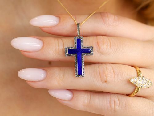 fig 3. An antique Victorian cross pendant featuring cobalt blue enamel framed by small diamonds set in metal atop a 15ct yellow gold backing.