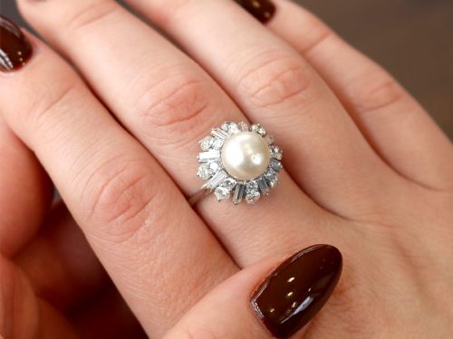 fig 3. A platinum cluster ring featuring a central white cultured pearl surrounded by a starburst halo of baguette and brilliant-cut diamonds.