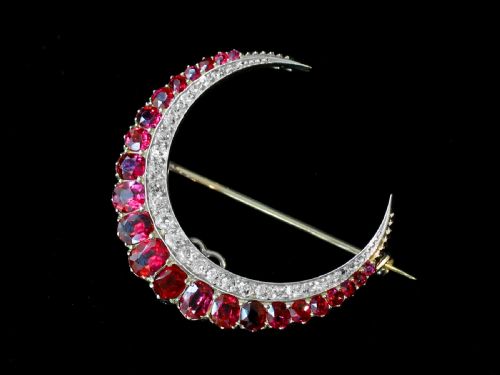 ANTIQUE 486CT THAI RUBY 088CT DIAMOND 9CT YELLOW GOLD CRESCENT BROOCH CIRCA 1890 - ADDITIONAL PHOTO 2