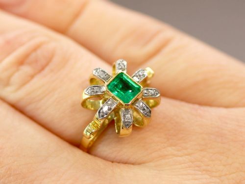 ANTIQUE 032CT EMERALD AND DIAMOND 15CT YELLOW GOLD RING CIRCA 1925 - ADDITIONAL PHOTO 3