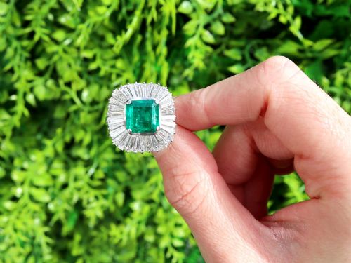 fig 1. A 1950s platinum ballerina ring featuring a central rectangular emerald surrounded by a radiating fan of channel-set baguette cut diamonds.