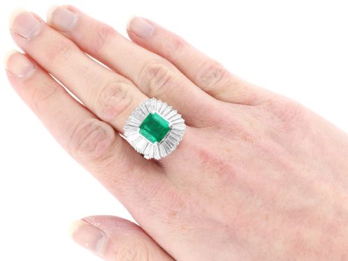 fig 6. A 1950s platinum ballerina ring featuring a central rectangular emerald surrounded by a radiating fan of channel-set baguette cut diamonds.