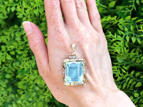 VINTAGE 3220CT AQUAMARINE 010CT DIAMOND AND 14CT YELLOW GOLD PENDANT BY C'EST LAUDIER CIRCA 1940 - ADDITIONAL PHOTO 1