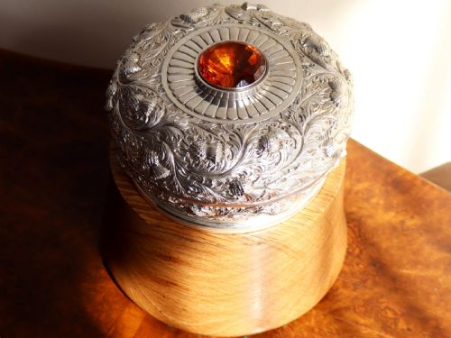 ANTIQUE EDWARDIAN SCOTTISH STERLING SILVER AND OAK HUMIDOR 1908 - ADDITIONAL PHOTO 1