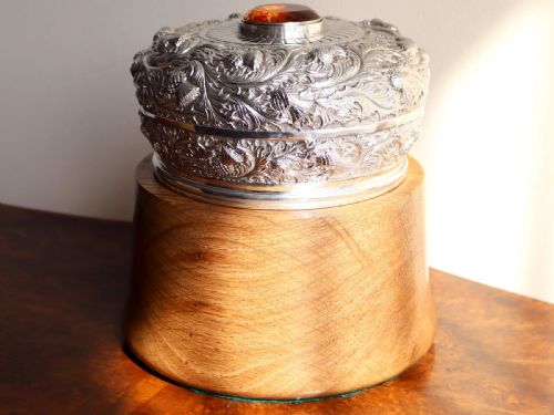 ANTIQUE EDWARDIAN SCOTTISH STERLING SILVER AND OAK HUMIDOR 1908 - ADDITIONAL PHOTO 2