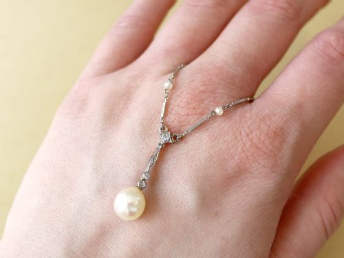 ANTIQUE PEARL AND DIAMOND PLATINUM PENDANT CIRCA 1920 - ADDITIONAL PHOTO 2
