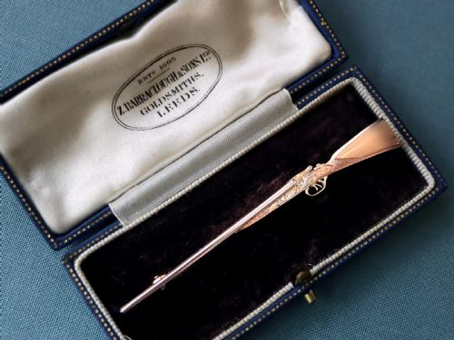 VINTAGE 9CT GOLD SHOTGUN BROOCH 1958 - ADDITIONAL PHOTO 3