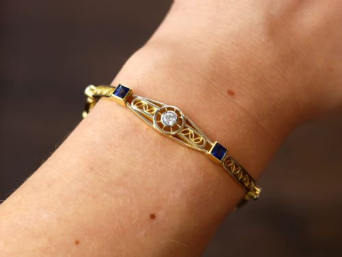ANTIQUE 142CT SAPPHIRE AND 060CT DIAMOND 18CT YELLOW GOLD BRACELET CIRCA 1925 - ADDITIONAL PHOTO 2