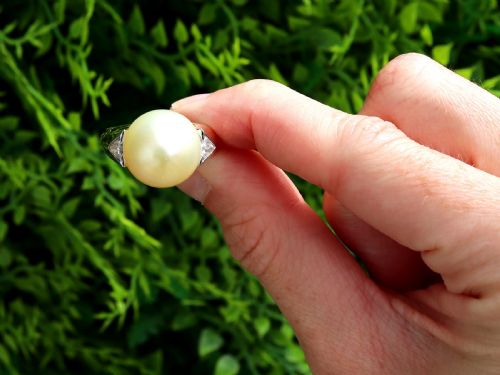 fig 1. A vintage 18ct yellow gold ring featuring a central round cream cultured pearl flanked by two triangular diamonds.