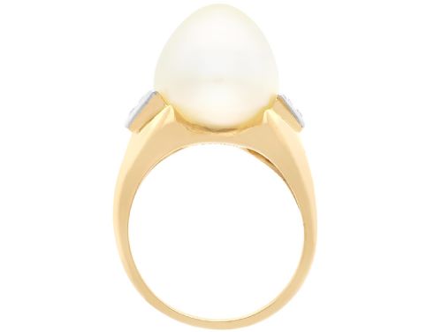fig 7. A vintage 18ct yellow gold ring featuring a central round cream cultured pearl flanked by two triangular diamonds.