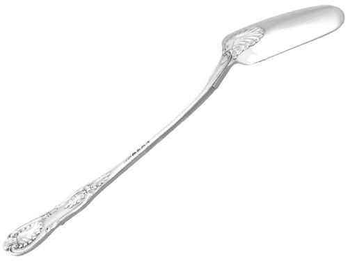 fig 1. An antique William IV sterling silver ice cream server featuring a broad shovel-shaped blade and a handle decorated with a shell motif.