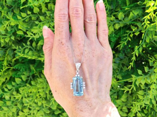 VINTAGE 1480CT AQUAMARINE 027CT DIAMOND AND 18CT WHITE GOLD PENDANT CIRCA 1965 - ADDITIONAL PHOTO 1