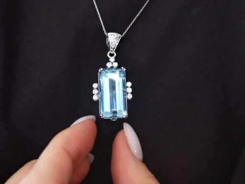 VINTAGE 1480CT AQUAMARINE 027CT DIAMOND AND 18CT WHITE GOLD PENDANT CIRCA 1965 - ADDITIONAL PHOTO 2