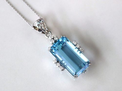 VINTAGE 1480CT AQUAMARINE 027CT DIAMOND AND 18CT WHITE GOLD PENDANT CIRCA 1965 - ADDITIONAL PHOTO 3