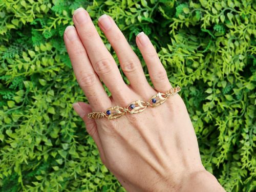 ANTIQUE 020CT BASALTIC SAPPHIRE AND 18CT YELLOW GOLD BRACELET CIRCA 1925 - ADDITIONAL PHOTO 1