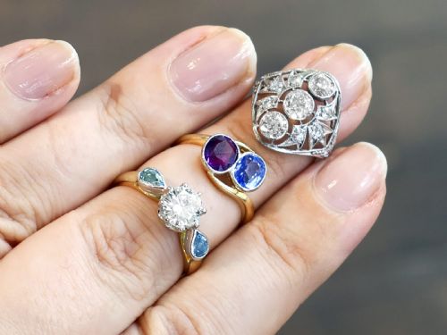 fig 3. An Edwardian 18ct yellow gold twist ring set with a cushion cut blue sapphire and pink sapphire in platinum settings.