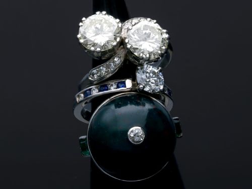 fig 5. An antique circular bloodstone cabochon ring featuring a central inset diamond, mounted in 14ct white gold with green gem-set shoulders.