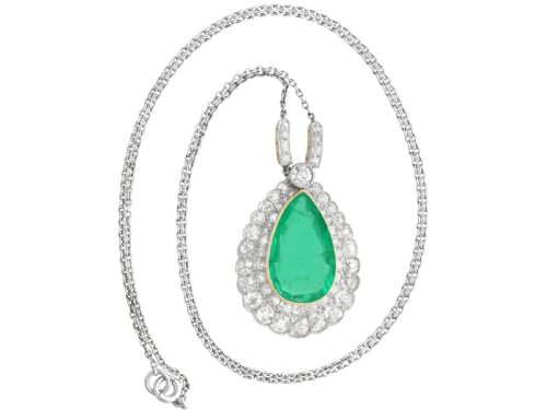 fig 6. A pear-shaped green emerald surrounded by a halo of old-cut diamonds suspended from a diamond-set bale and fine chain.