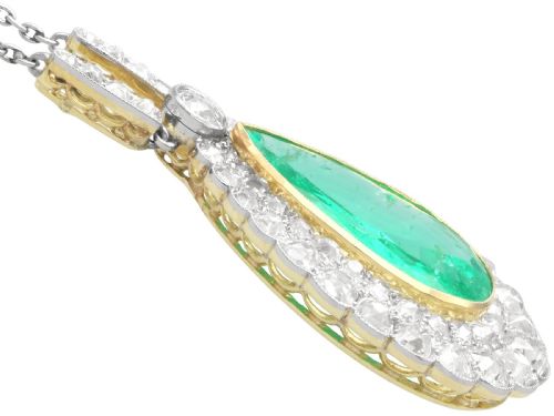 fig 7. A pear-shaped green emerald surrounded by a halo of old-cut diamonds suspended from a diamond-set bale and fine chain.