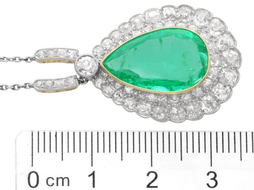 fig 9. A pear-shaped green emerald surrounded by a halo of old-cut diamonds suspended from a diamond-set bale and fine chain.