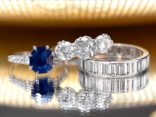 fig 4. An Art Deco platinum solitaire ring set with an octagonal blue Burmese sapphire flanked by diamond-set shoulders.
