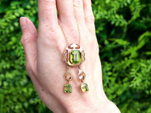 ANTIQUE ARTS AND CRAFTS STYLE 1481CT PERIDOT AND 15CT YELLOW GOLD NECKLACE CIRCA 1900 - ADDITIONAL PHOTO 1
