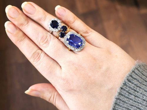 fig 2. An 18ct yellow gold crossover twist ring featuring two round deep blue sapphires set in multi-claw settings.