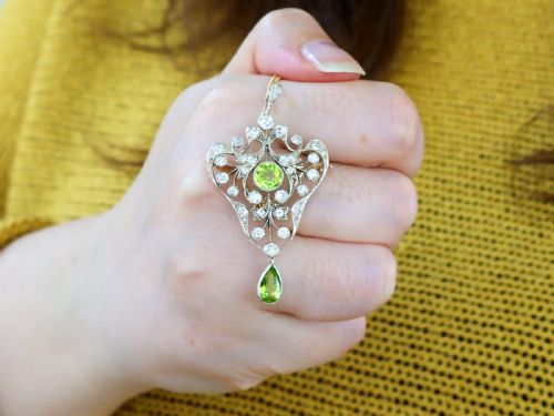 ANTIQUE ART NOUVEAU 302CT PERIDOT AND 341CT DIAMOND 14CT YELLOW GOLD PENDANT BROOCH CIRCA 1890 - ADDITIONAL PHOTO 2